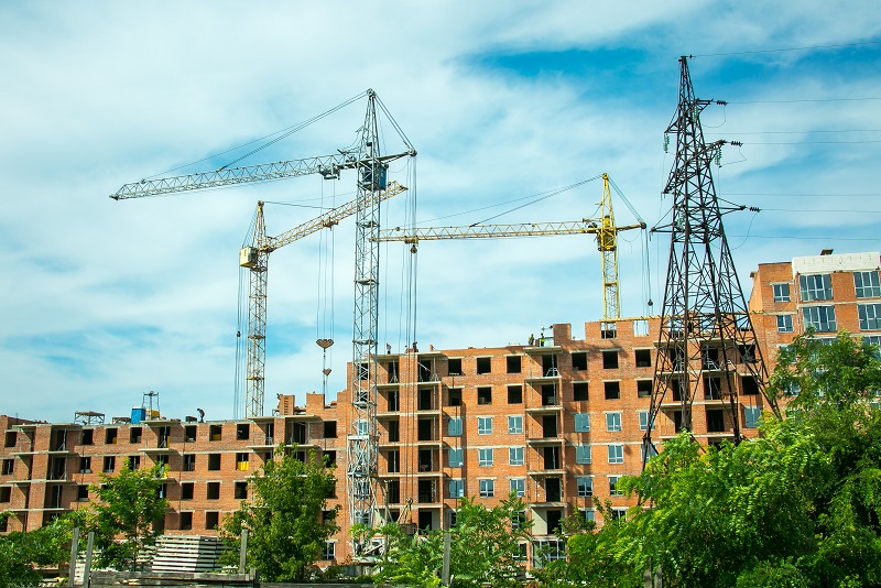 Widok na teren budowy nowych bloków